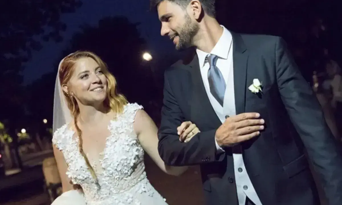 Noemi e il suo sposo, felici nel loro giorno speciale. La loro vita privata inizia ora.
