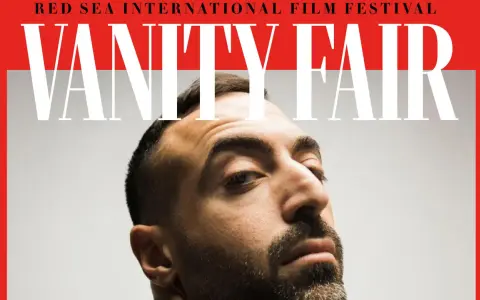 Mohammed Al Turki, protagonista di Vanity Fair per il Red Sea International Film Festival, con uno sguardo intenso.
