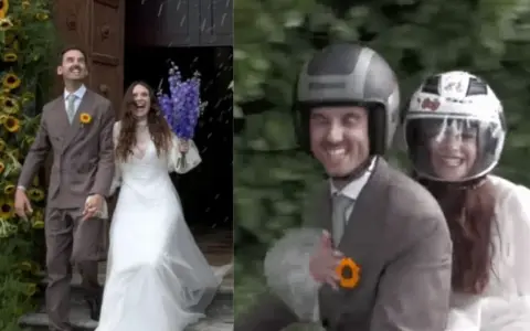 Coppia felice al suo matrimonio, con un bouquet di fiori e un giro in moto. Francesca Michielin festeggia il suo giorno speciale.
