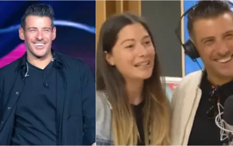Francesco Gabbani sorride sul palco, mentre a destra è con la sua fidanzata in radio, entrambi felici.