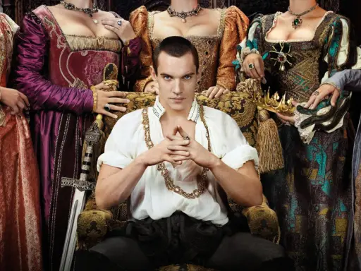 Il cast di I Tudors: un giovane re circondato da donne in abiti sontuosi, con spade e corone.