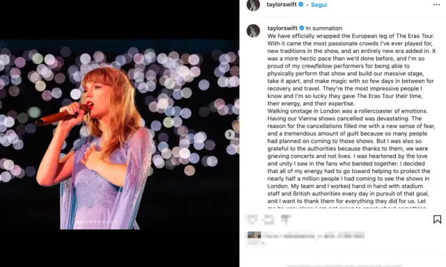 Taylor Swift canta sul palco, con un abito viola scintillante, durante il suo tour europeo. La sua performance a Vienna è stata cancellata, ma il suo tour continua.