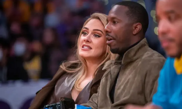 Adele e Rich Paul, momenti di vita privata durante una partita.