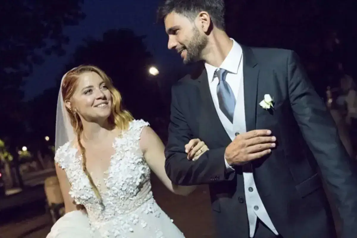 Noemi e il suo sposo, un momento felice della loro vita privata.