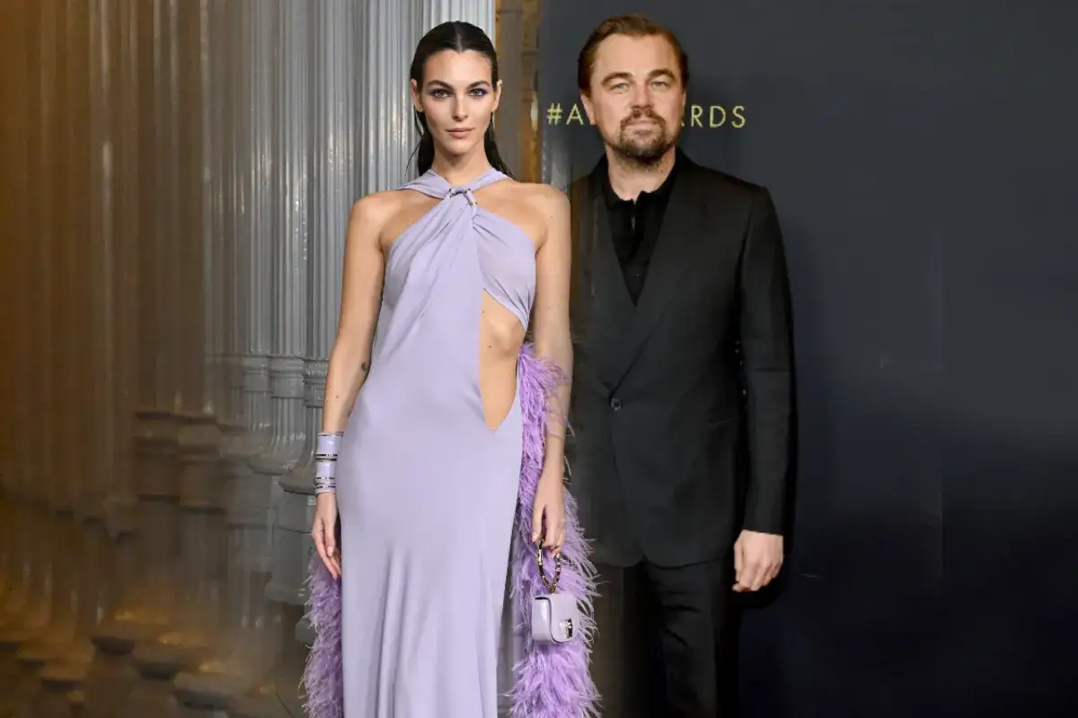 Vittoria Ceretti e Leonardo DiCaprio, un'apparizione elegante. Lei indossa un abito lilla audace, lui un completo scuro.